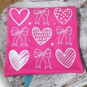 New Gildan Ultra Hearts & Bows Tee